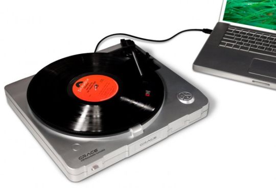 Marketing photo shows the Grace Digital Audio Vinylwriter (AVPUSB01S) USB Turntable from above connected to a laptop via a USB cable.