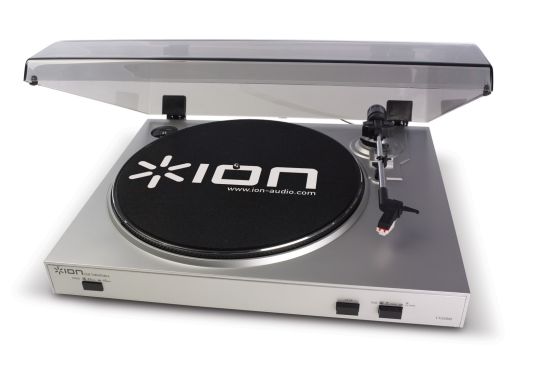 Marketing photo shows the Ion Audio TTUSB05 from above. Platter mat has 'Ion' logo across its width.